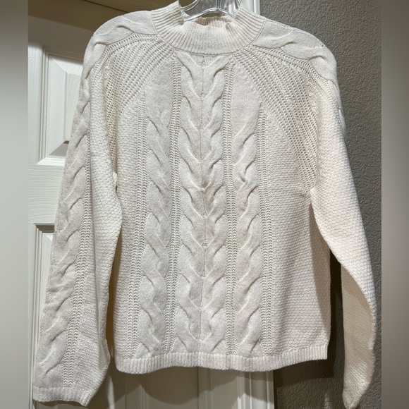 NWOT Merino Blend Banana Republic Ivory Pura Merino-Blend Sweater Sz M - Picture 2 of 9